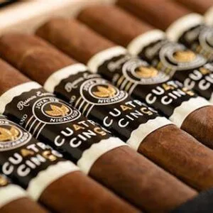 Charuto Joya de Nicaragua Cuatro Cinco Reserva Especial Doble Robusto