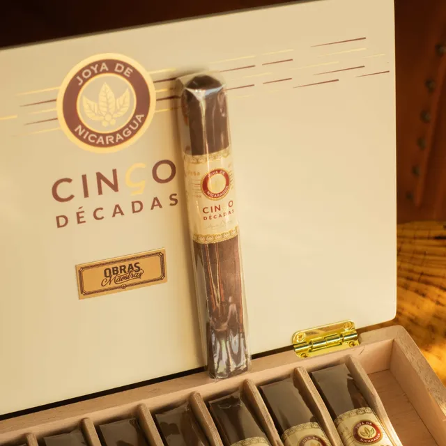 Charuto Joya de Nicaragua Cinco Décadas Fundador