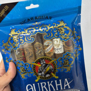 Gurkha Sampler Blue: embalagem azul com seis charutos Nicaraguan Toro